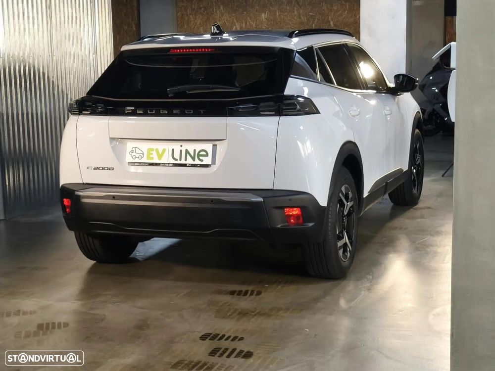 Peugeot e-2008 - 11
