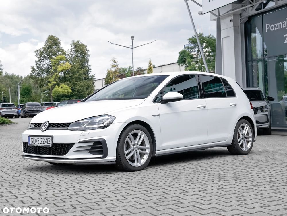 Volkswagen Golf - 4