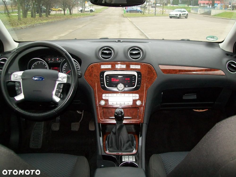 Ford Mondeo 2.0 Ghia - 7