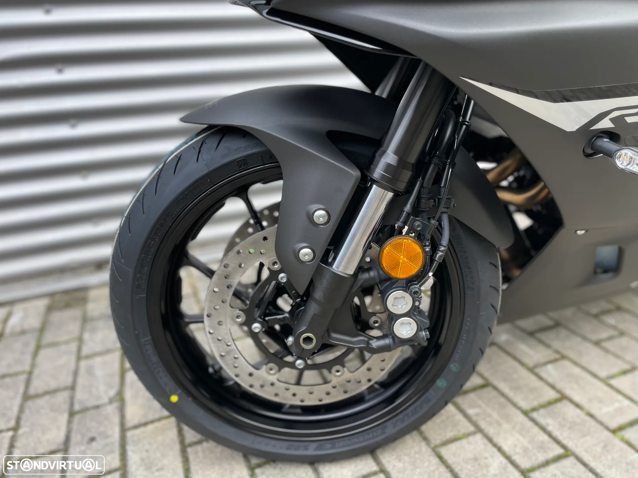 Yamaha R R-7 - 8