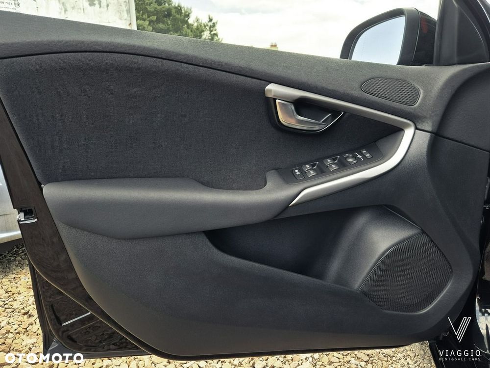 Volvo V40 T2 Momentum - 23