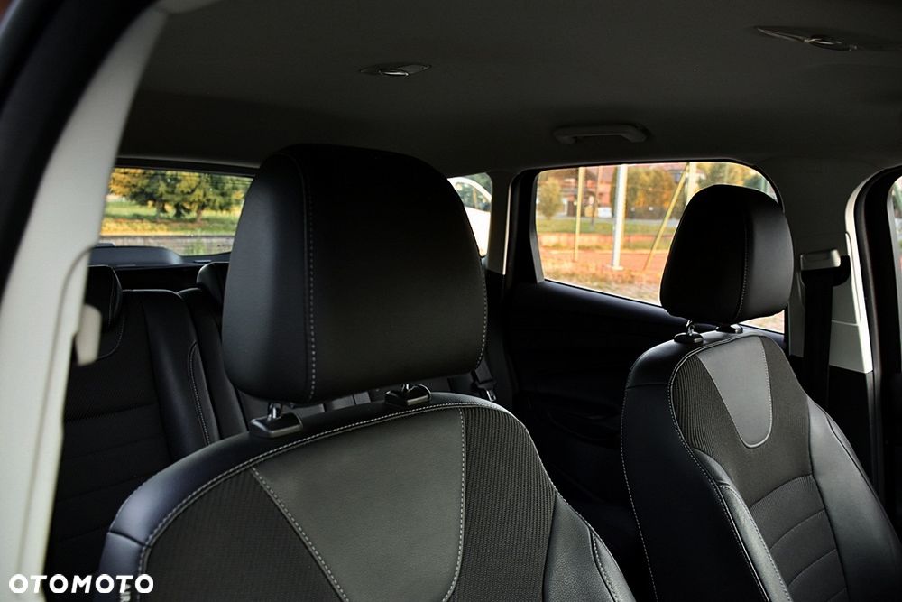Ford Kuga 2.0 TDCi 2x4 Titanium - 34