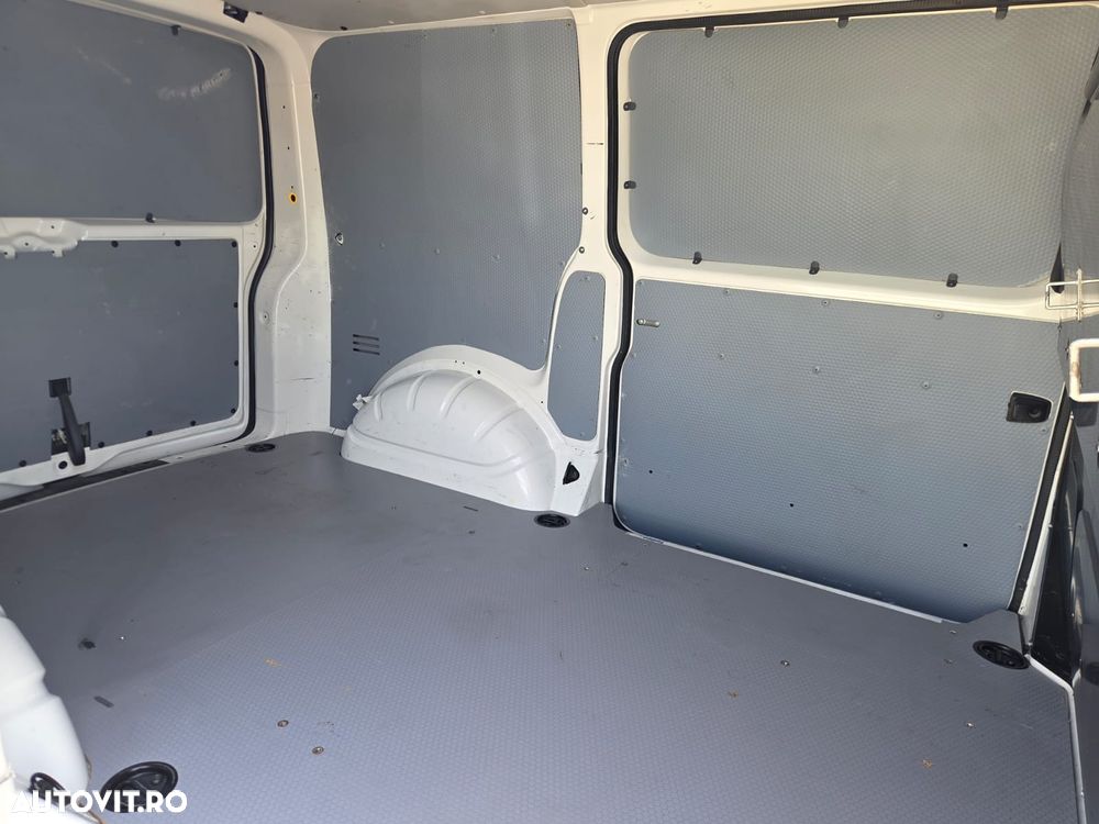 Volkswagen Transporter Business Line 204CP - 15