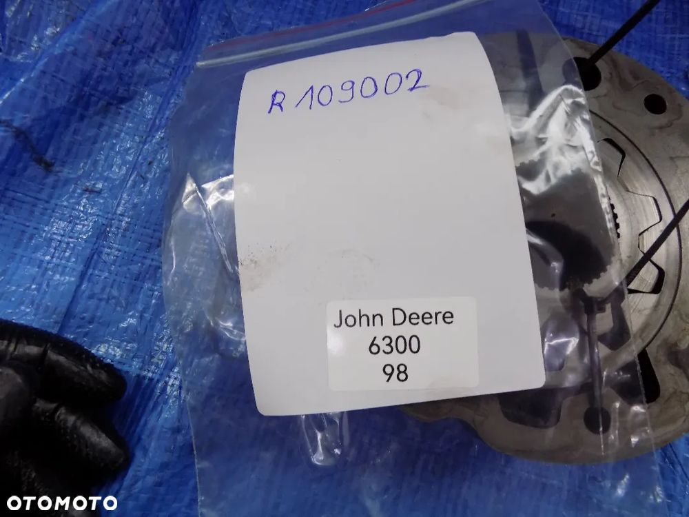 obudowa pompy skrzyni biegów r109002 john deere 6300 6100 6200 6400 - 7