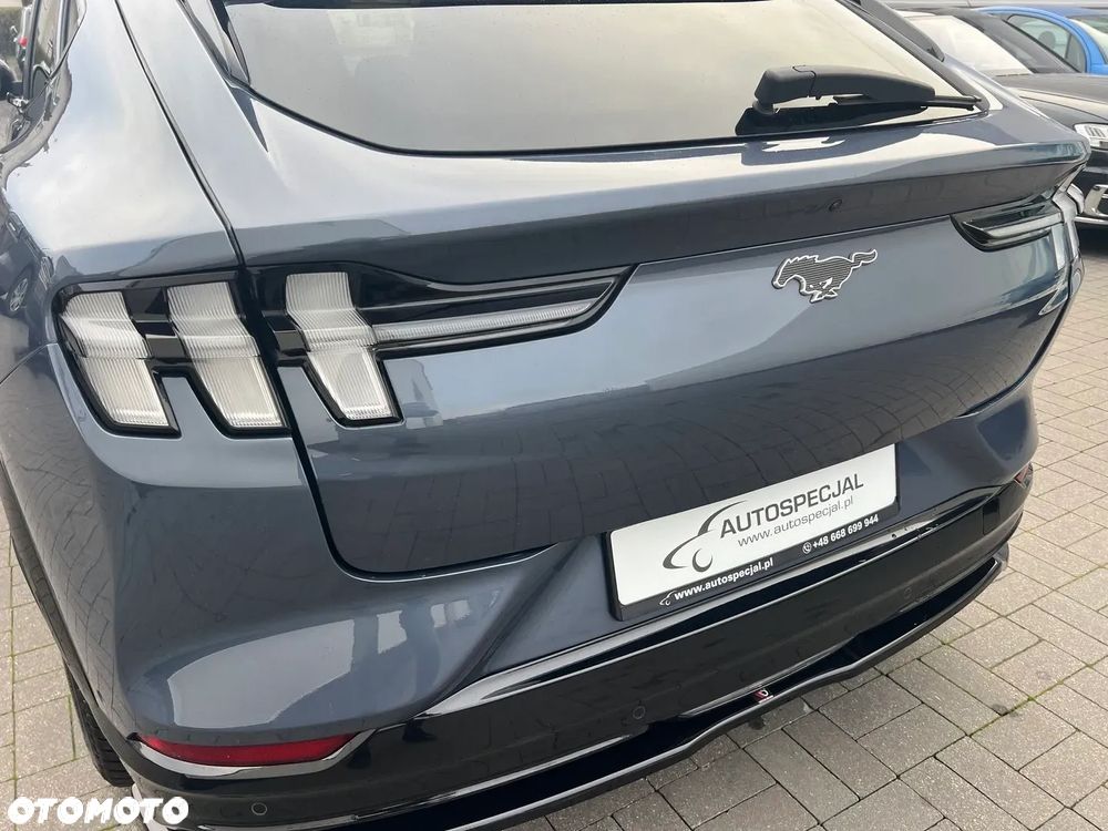 Ford Mustang Mach-E AWD - 3