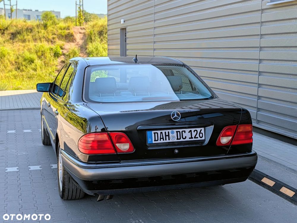 Mercedes-Benz Klasa E 320 4-Matic Elegance - 11