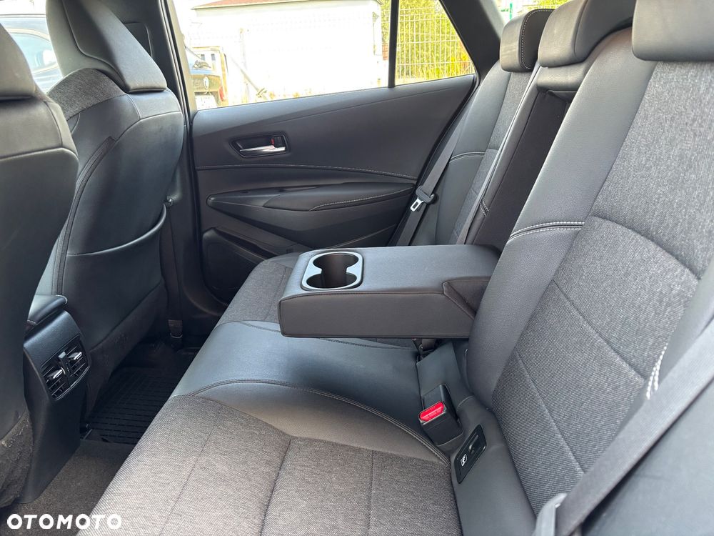Toyota Corolla 2.0 Hybrid Comfort - 28