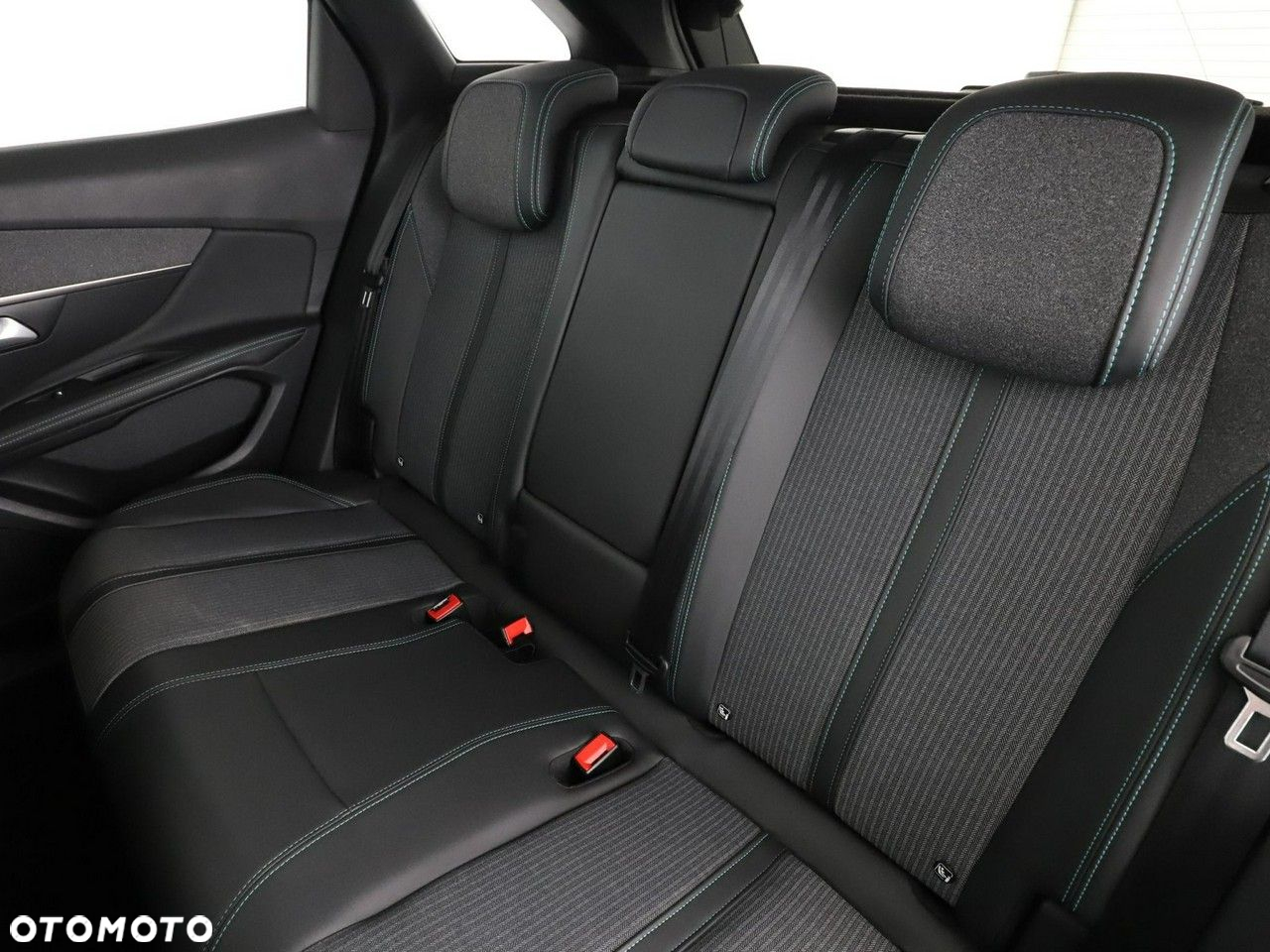 Peugeot 3008 1.6 PureTech Hybrid PHEV Allure S&S EAT8 - 13