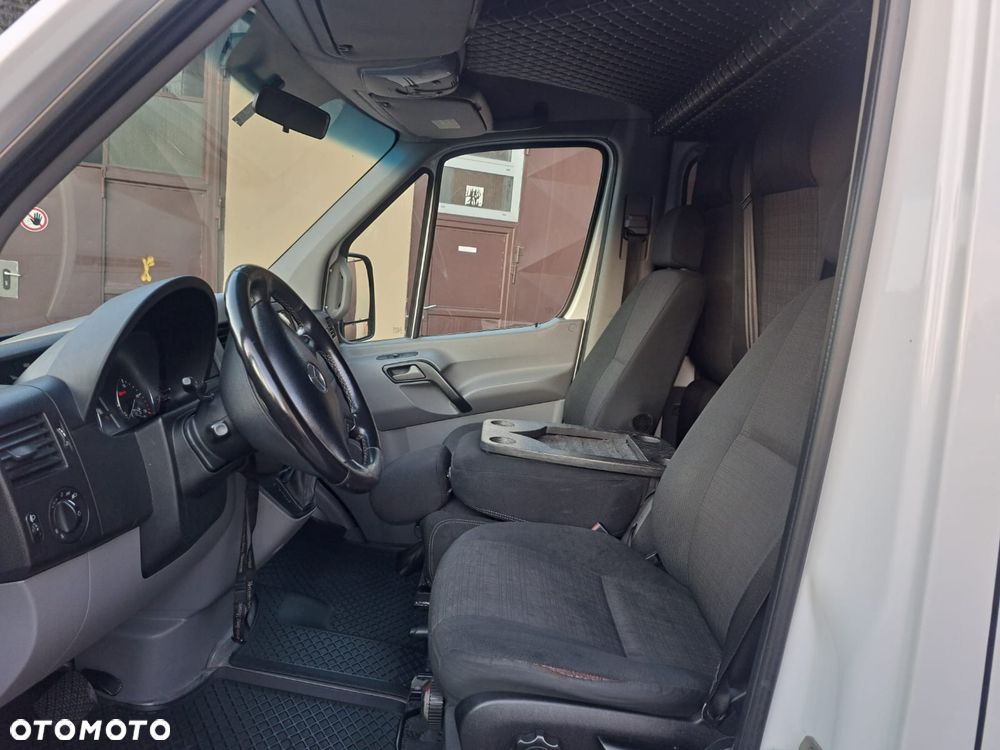 Mercedes-Benz Sprinter - 21