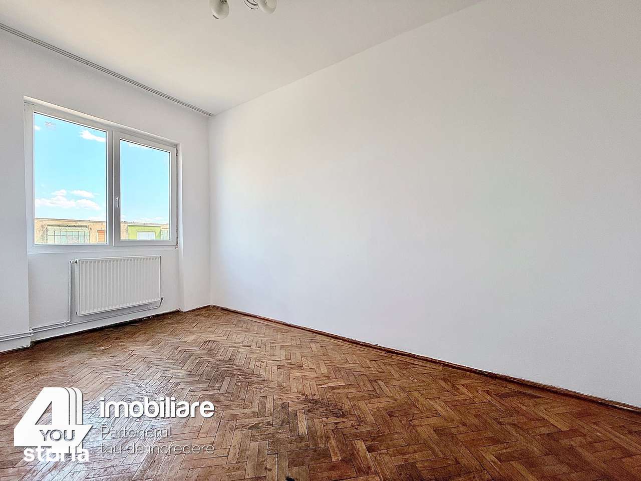 Apartament 3 camere Ineu langa Primarie ,82 mp, cu termotecă — fotografia 2