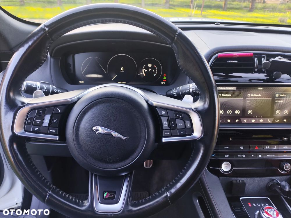 Jaguar F-Pace S AWD - 18
