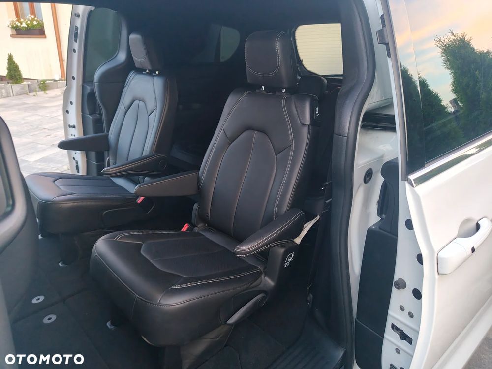 Chrysler Pacifica - 24