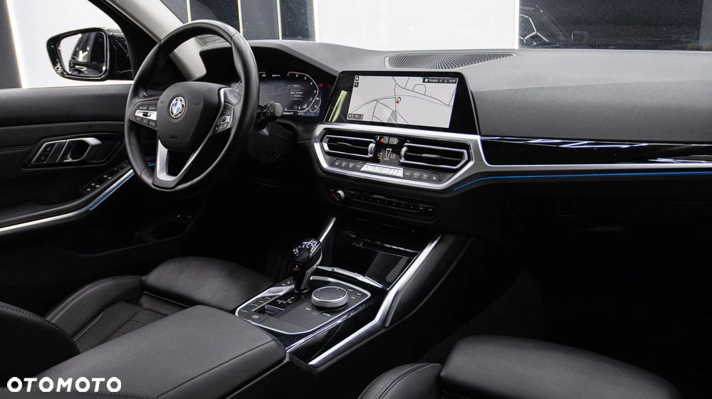 BMW Seria 3 330e xDrive Sport Line - 17