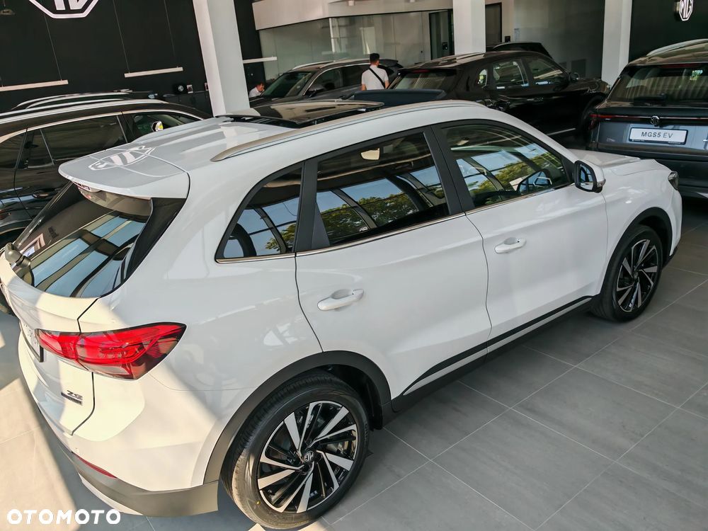 MG ZS Hybrid+ - 6