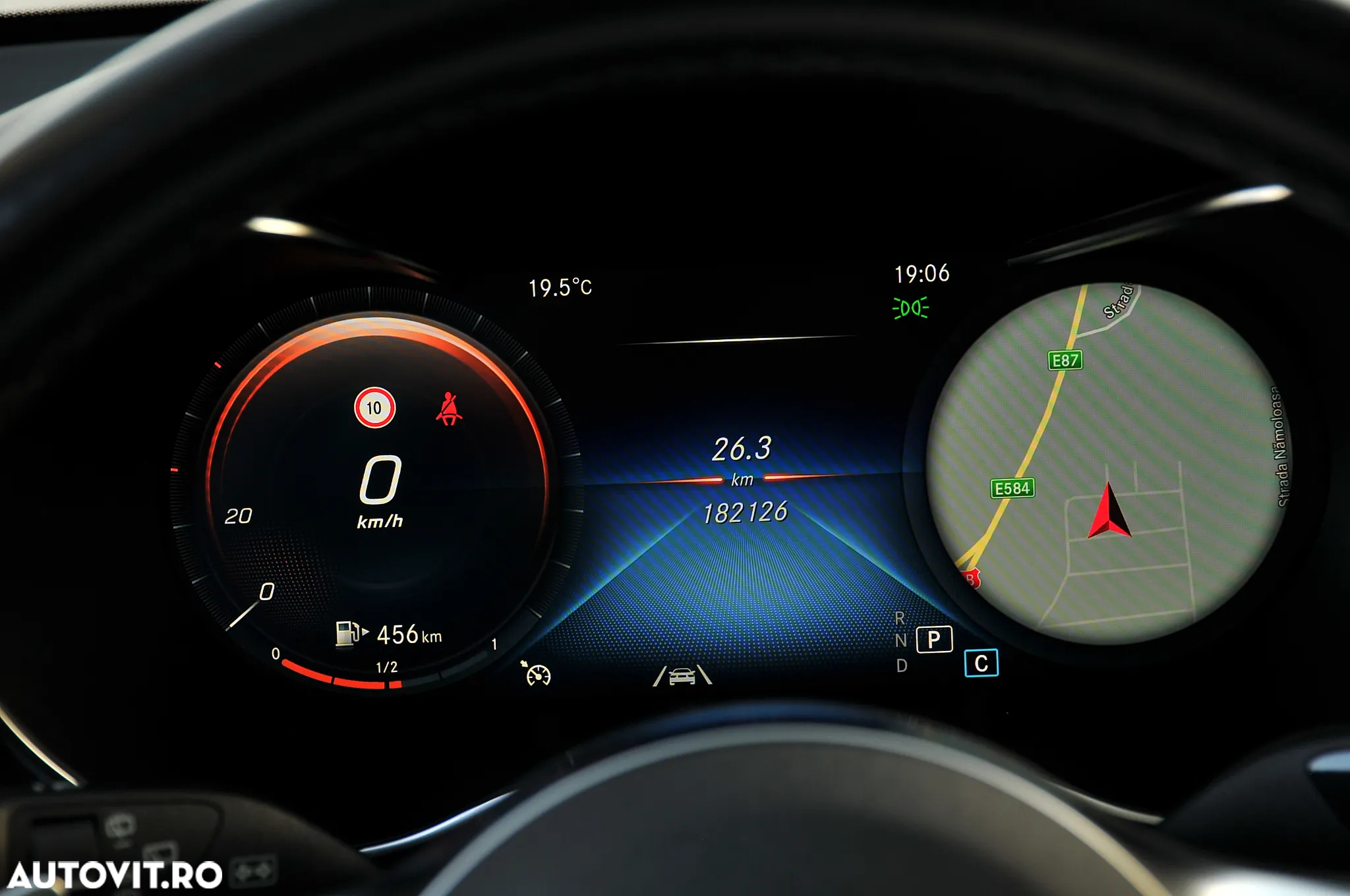 Mercedes-Benz GLC 300 d 4Matic 9G-TRONIC AMG Line Plus - 29