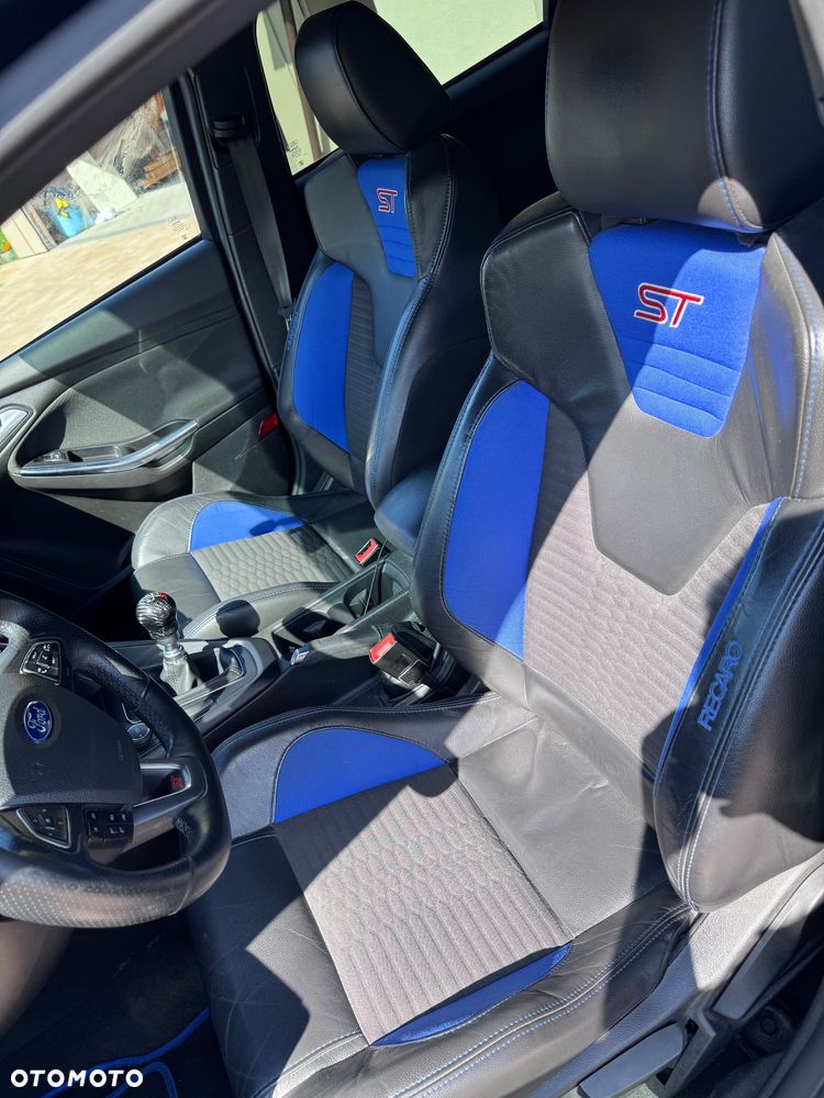 Ford Focus 2.0 EcoBoost ST - 12