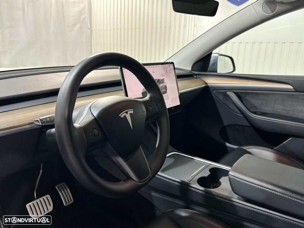 Tesla Model Y Performance Dual Motor AWD - 17