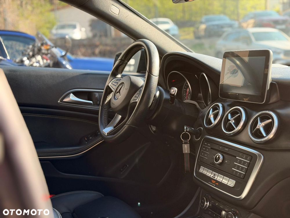 Mercedes-Benz CLA 250 4Matic 7G-DCT AMG Line - 12