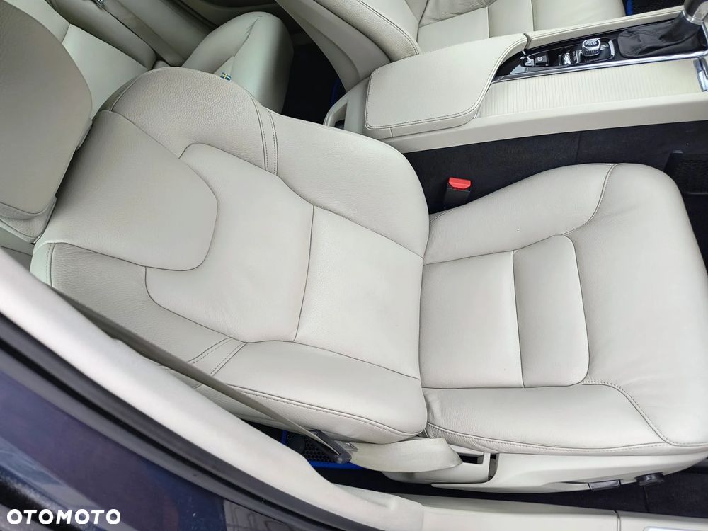 Volvo V90 D4 Momentum Pro - 16