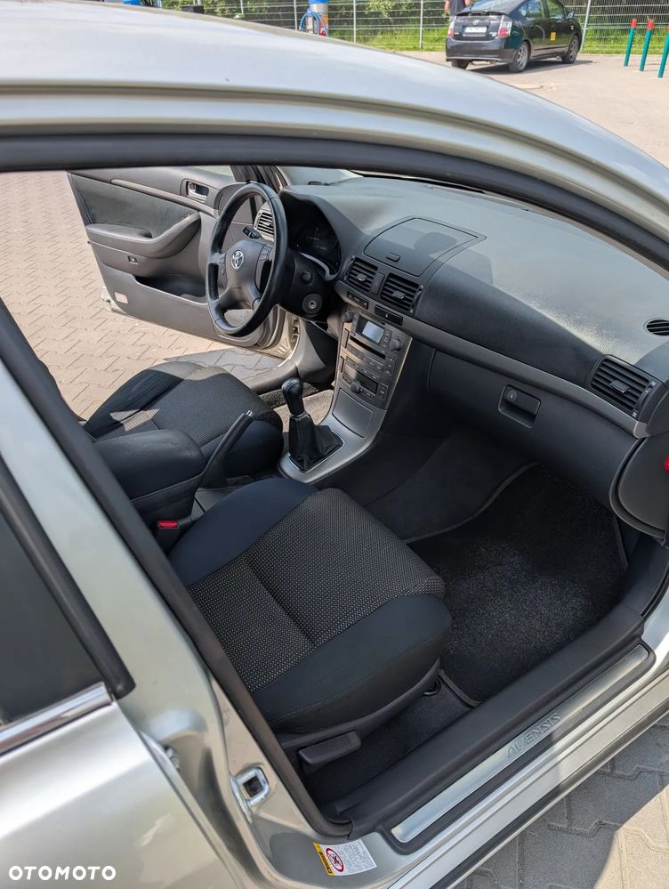 Toyota Avensis 1.8 VVT-i - 8