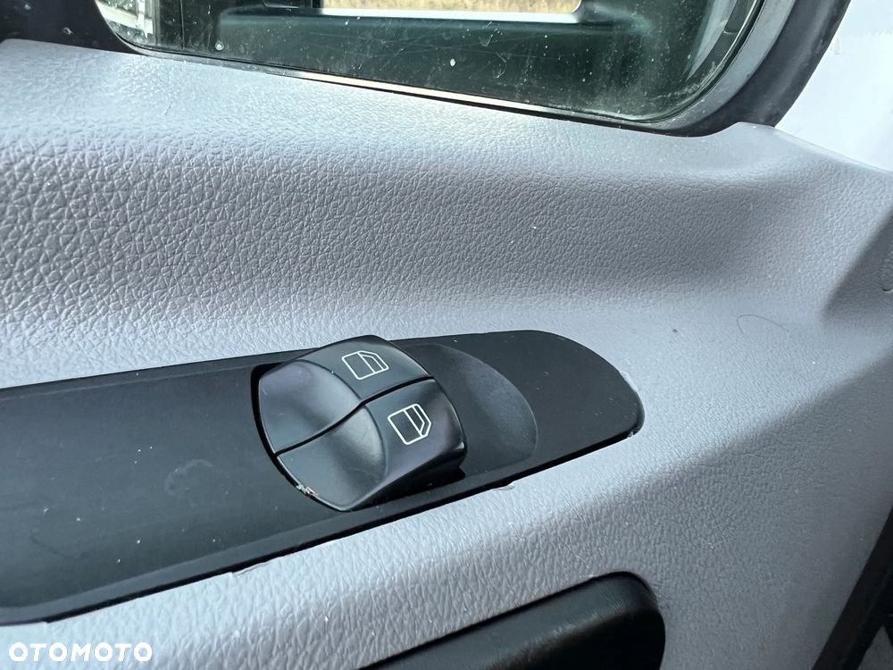 Mercedes-Benz Sprinter - 16