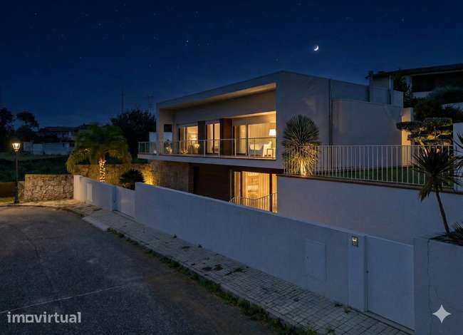 Exclusiva Moradia Individual Moderna e Luxuosa - Grande imagem: 2/10
