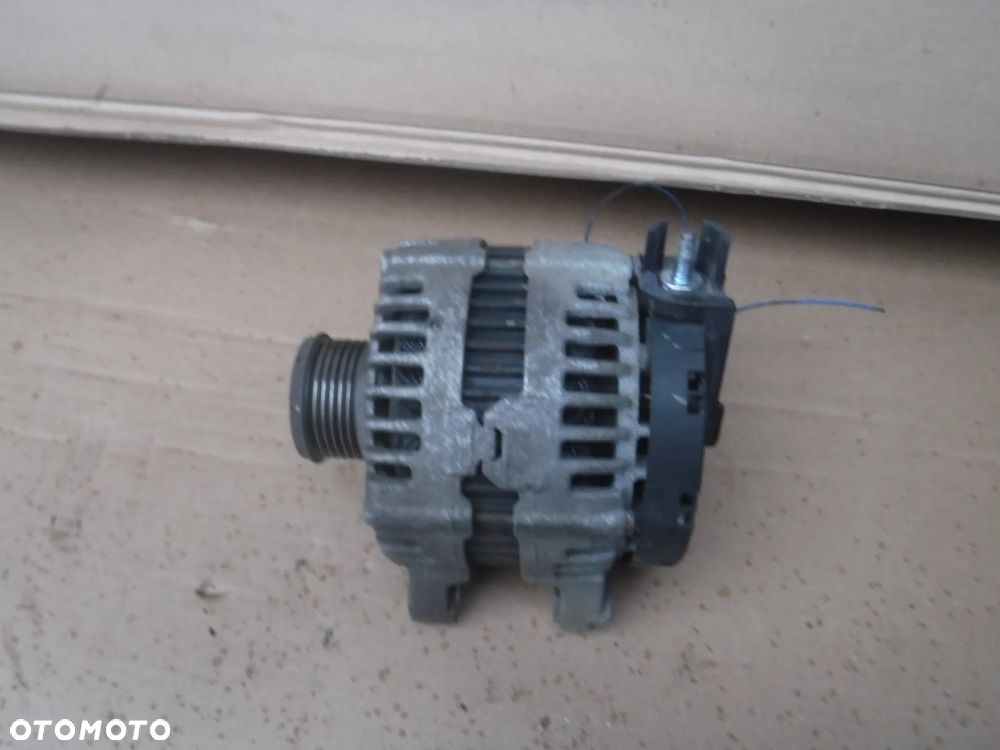Land Rover Freelander II 2 2.2 TD4  alternator - 1