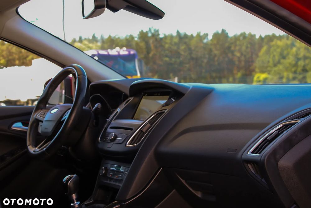 Ford Focus 1.5 EcoBlue Start-Stopp-System ST-LINE DESIGN - 21