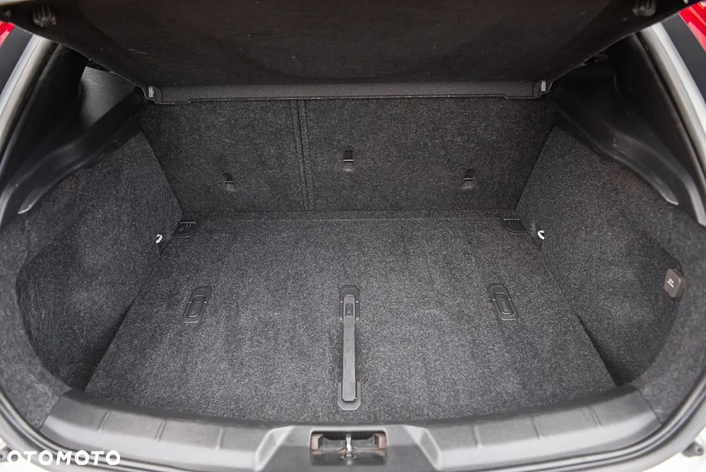Volvo V40 T4 R-Design - 28
