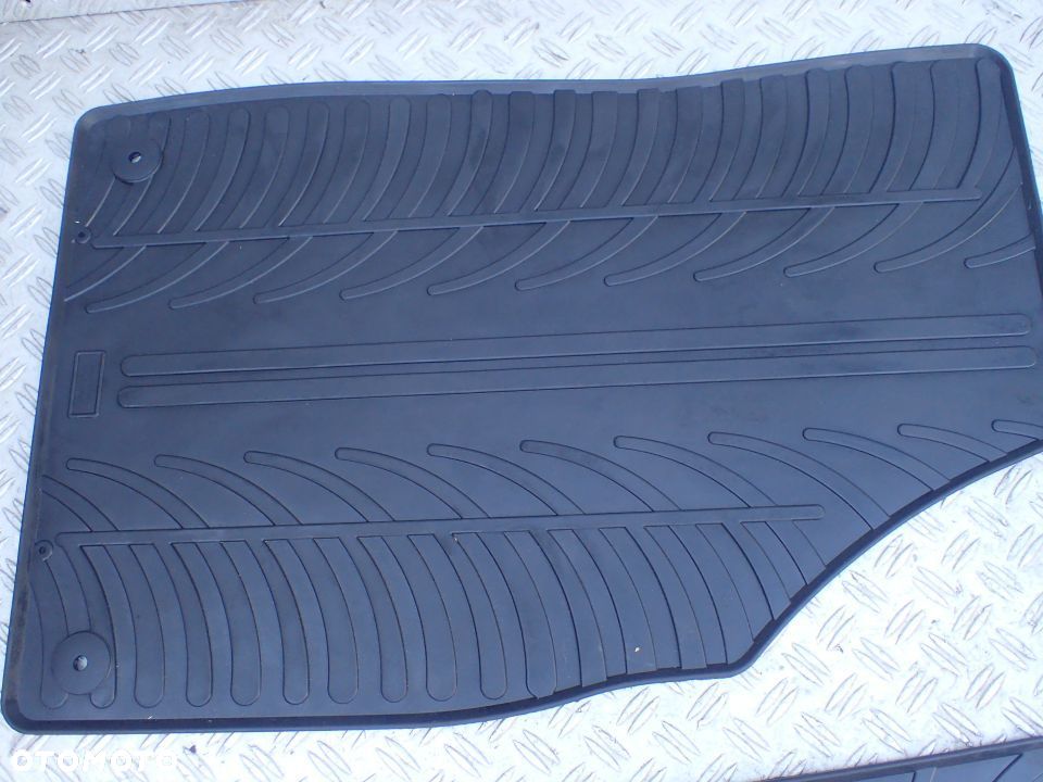 KOMPLET DYWANIKÓW VW TOURAN 5TA RADOM - 2