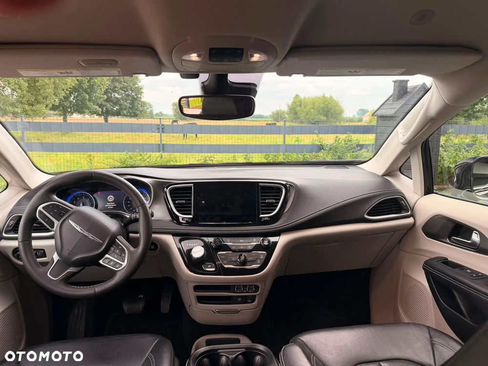 Chrysler Pacifica - 12