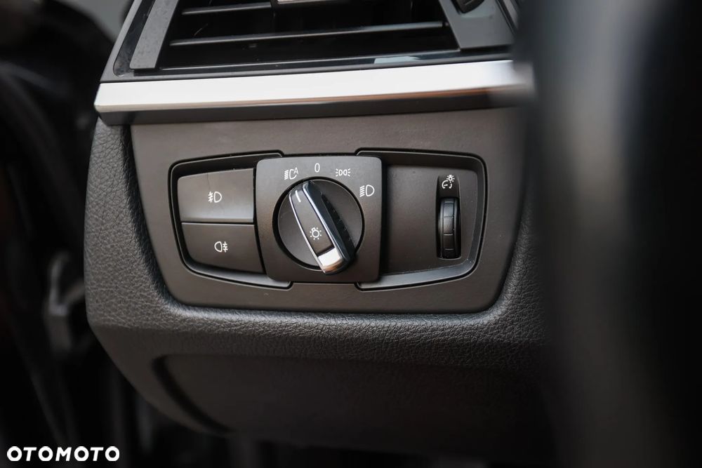 BMW Seria 3 320d Luxury Line - 31