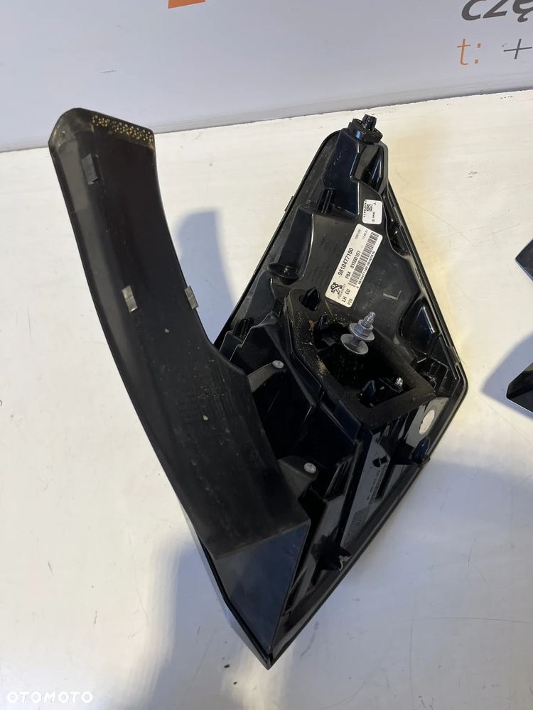 PEUGEOT 3008 II LAMPA LEWA/PRAWA TYŁ 9810477180,9810477080 - 3
