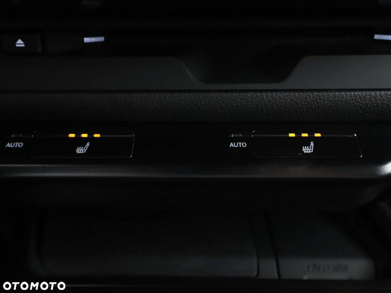 Lexus UX 250h Prestige 2WD - 28