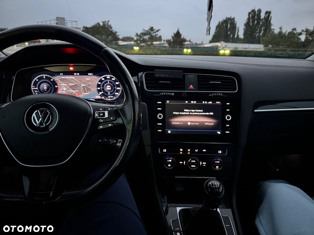Volkswagen Golf - 29