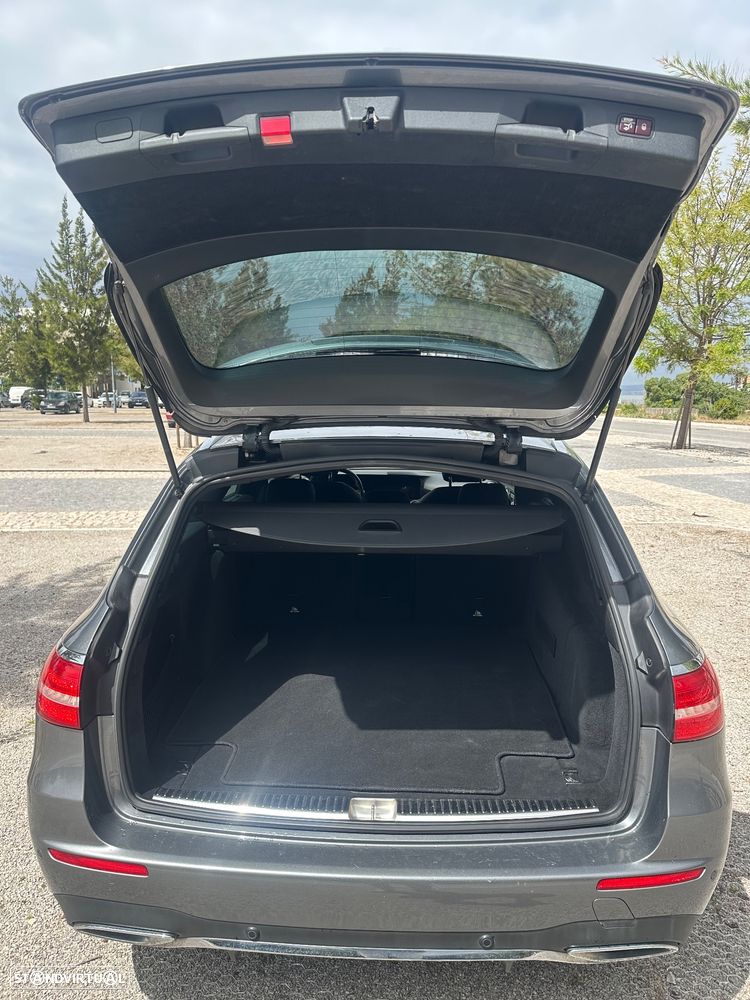 Mercedes-Benz E 220 d AMG Line - 4
