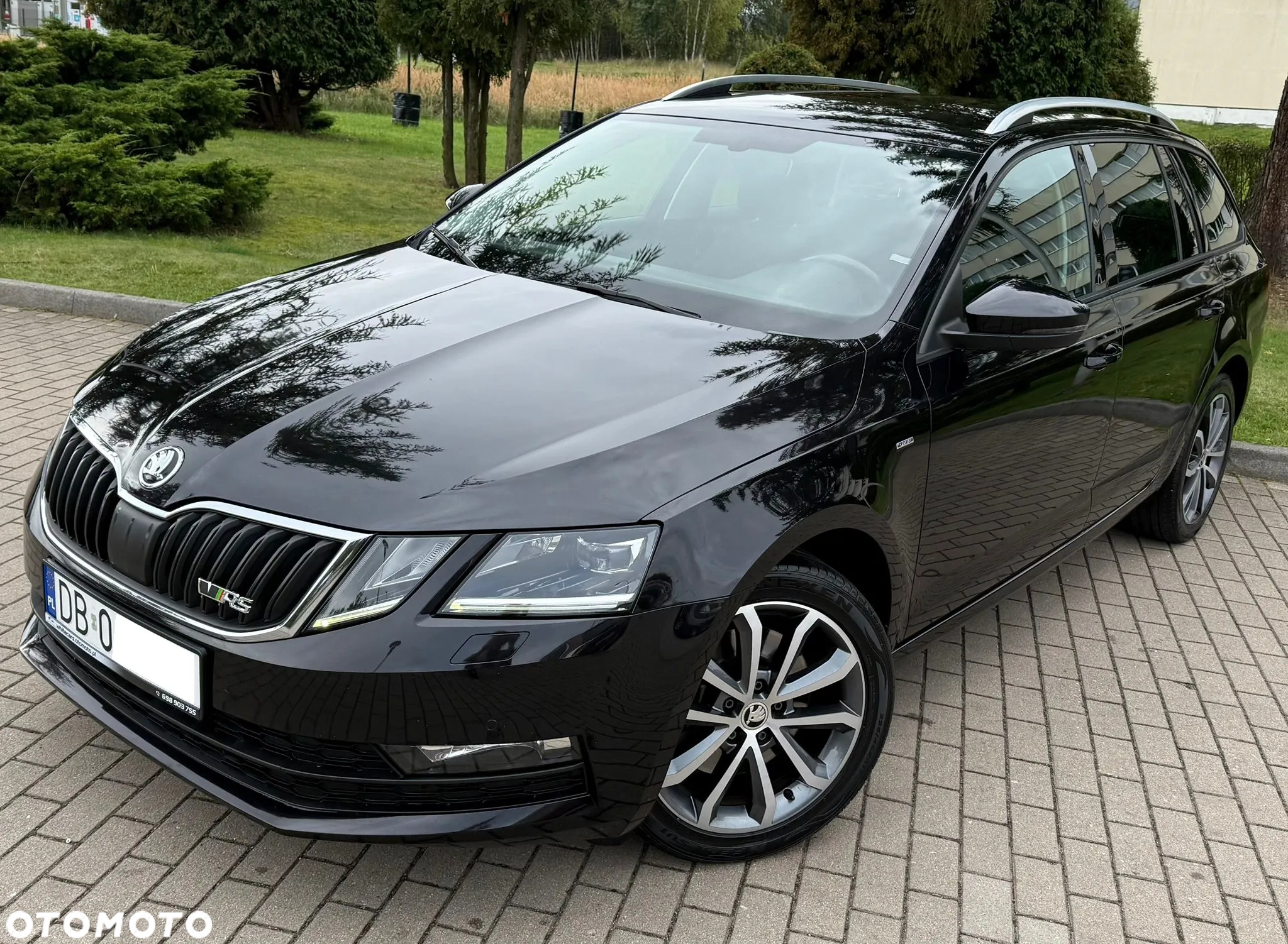 Skoda Octavia Combi 2.0 TDI DSG Exclusive - 2