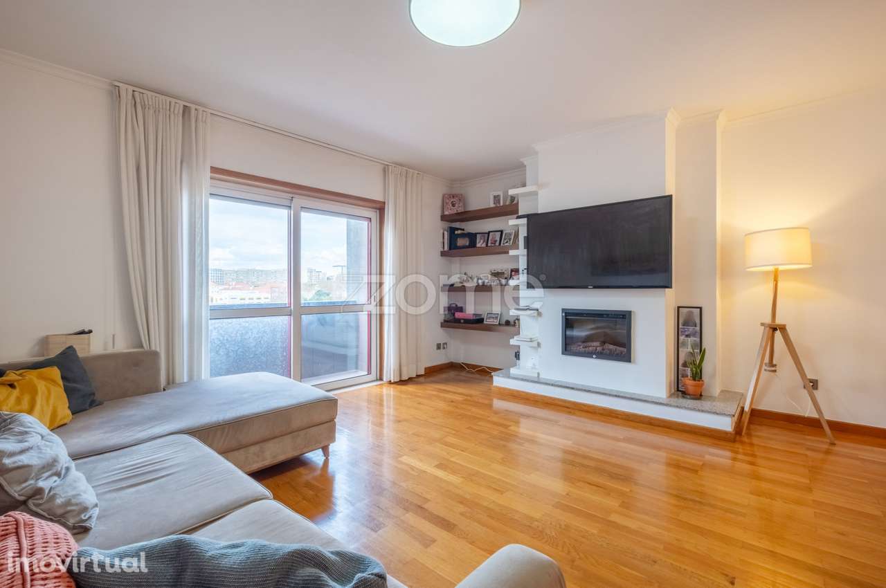 Apartamento T2 com varandas e lug. garagem - Av. República, Matosin... - Grande imagem: 2/32