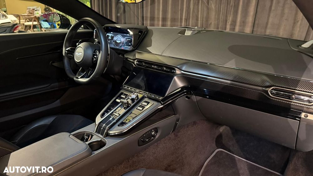 Aston Martin V8 Vantage - 30