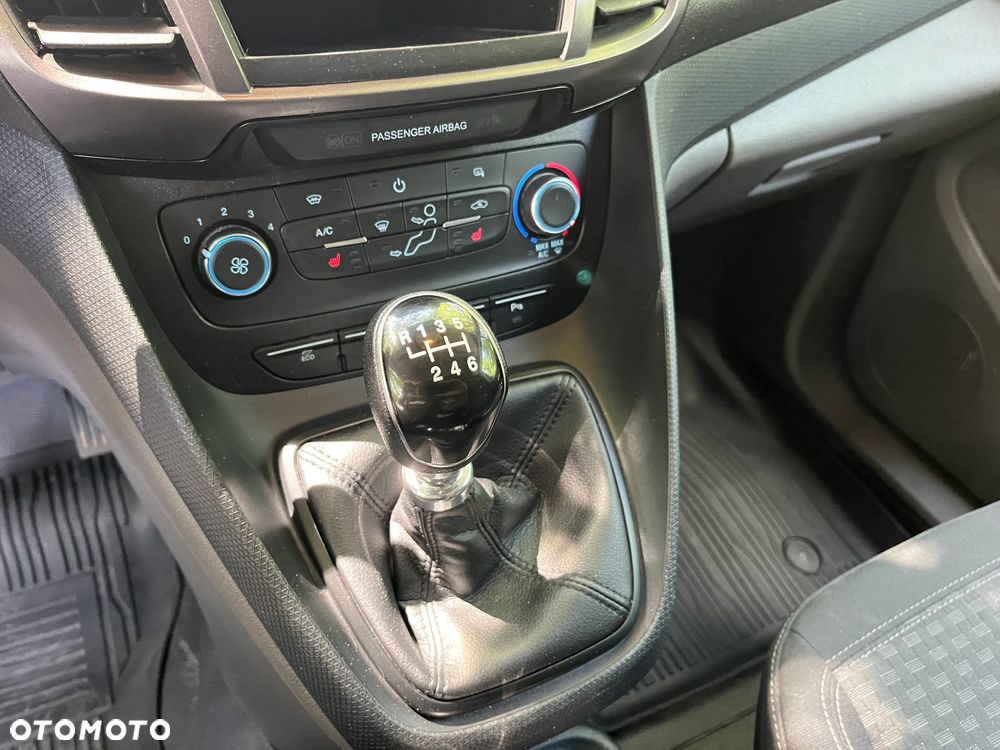 Ford Transit Connect - 17