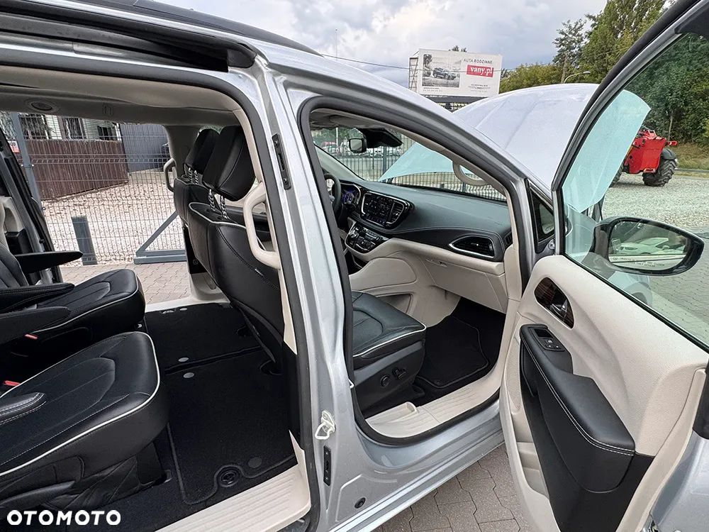 Chrysler Pacifica - 24