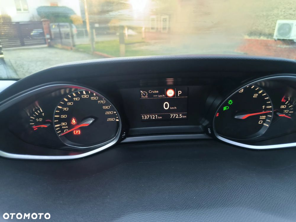 Peugeot 308 1.5 BlueHDi Allure S&S EAT8 - 11