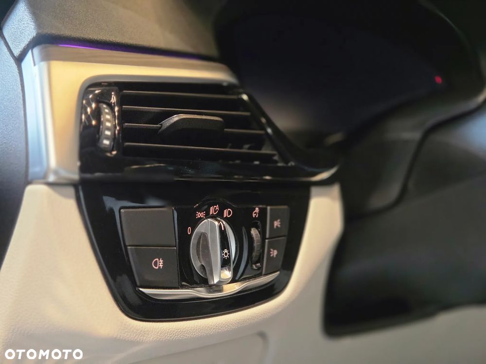 BMW Seria 5 530e M Sport sport - 8
