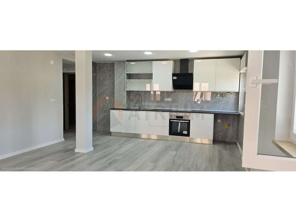 T2 Completamente remodelado em Corroios + Arrecadação. - Grande imagem: 4/17