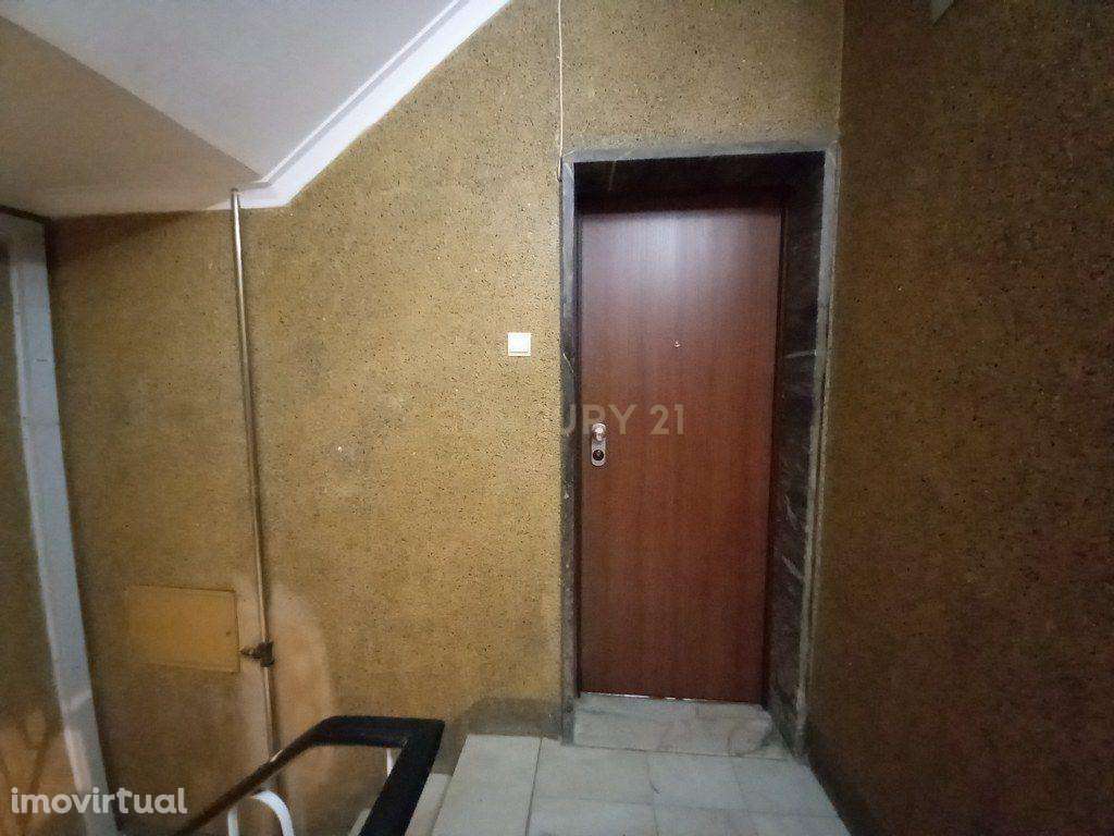 Apartamento T4 renovado no Laranjeiro, Almada - Grande imagem: 3/28