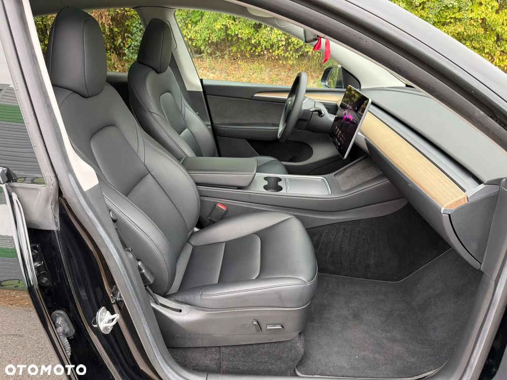 Tesla Model Y - 21