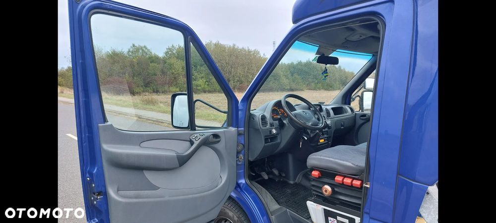 Mercedes-Benz Sprinter - 11