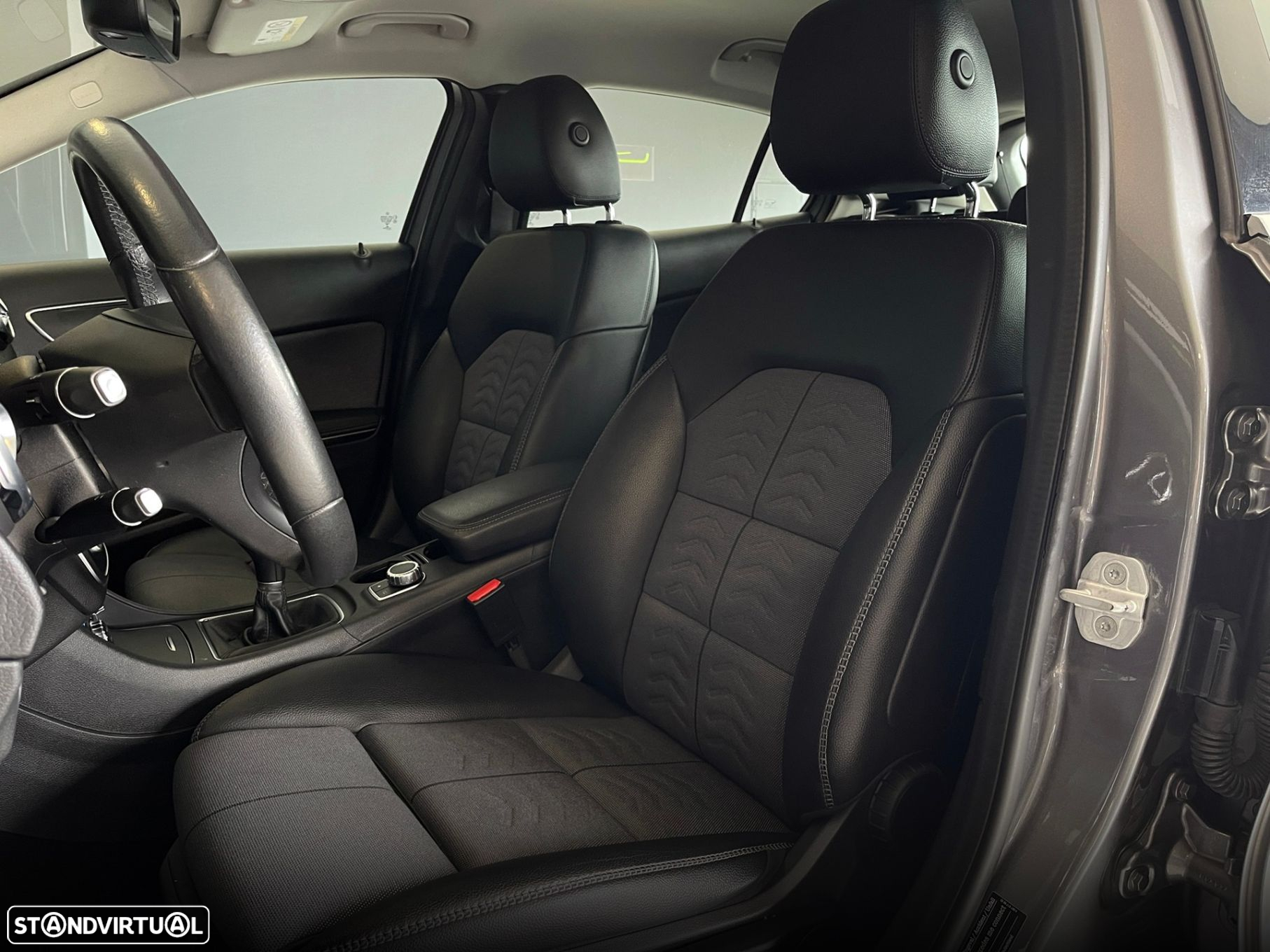 Mercedes-Benz GLA 200 d Urban - 14