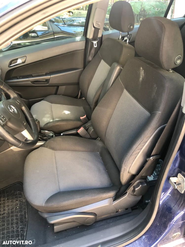 Dezmembrez Opel Astra H albastru 1,7 diesel 2006 - 7