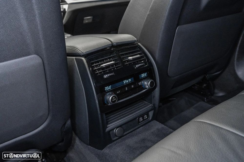 BMW 530 e Pack Desportivo M - 27